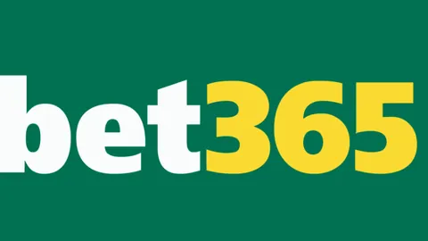 “利物浦英联杯半决赛大胜热刺，范迪克关键进球助队挺进决赛”